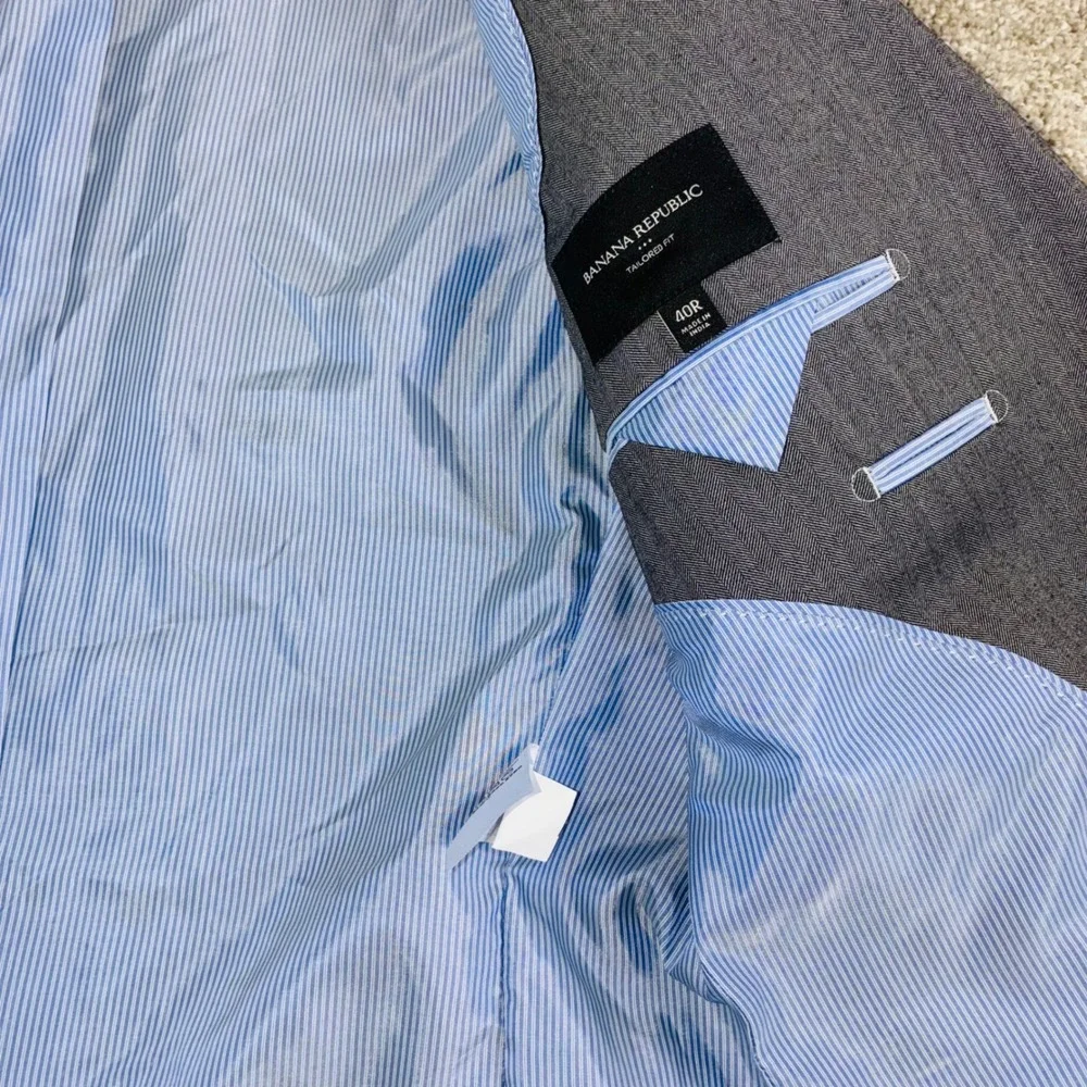 Banana‎ Republic Mens 40R Tailored Fit Grey Herringbone Blazer Sport Coat Career